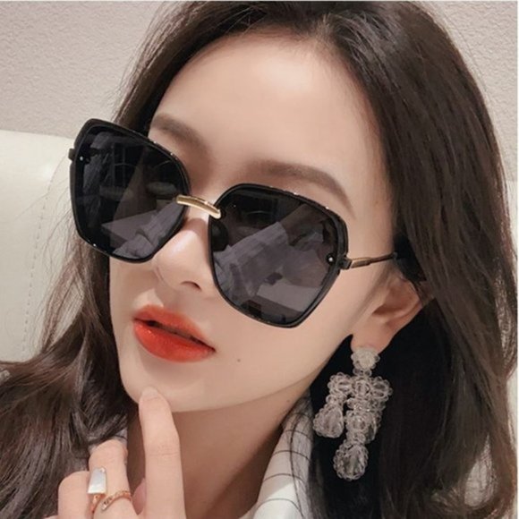 Accessories - Oversized Vintage Chic Sunglasses